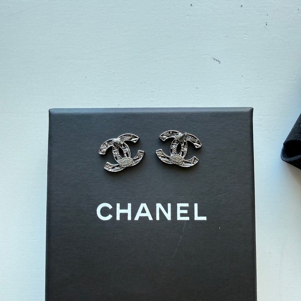 Chanel Classic CC Textured Silver Tone Stud Earrings With Box | Worn Twice - Picture 11 of 13